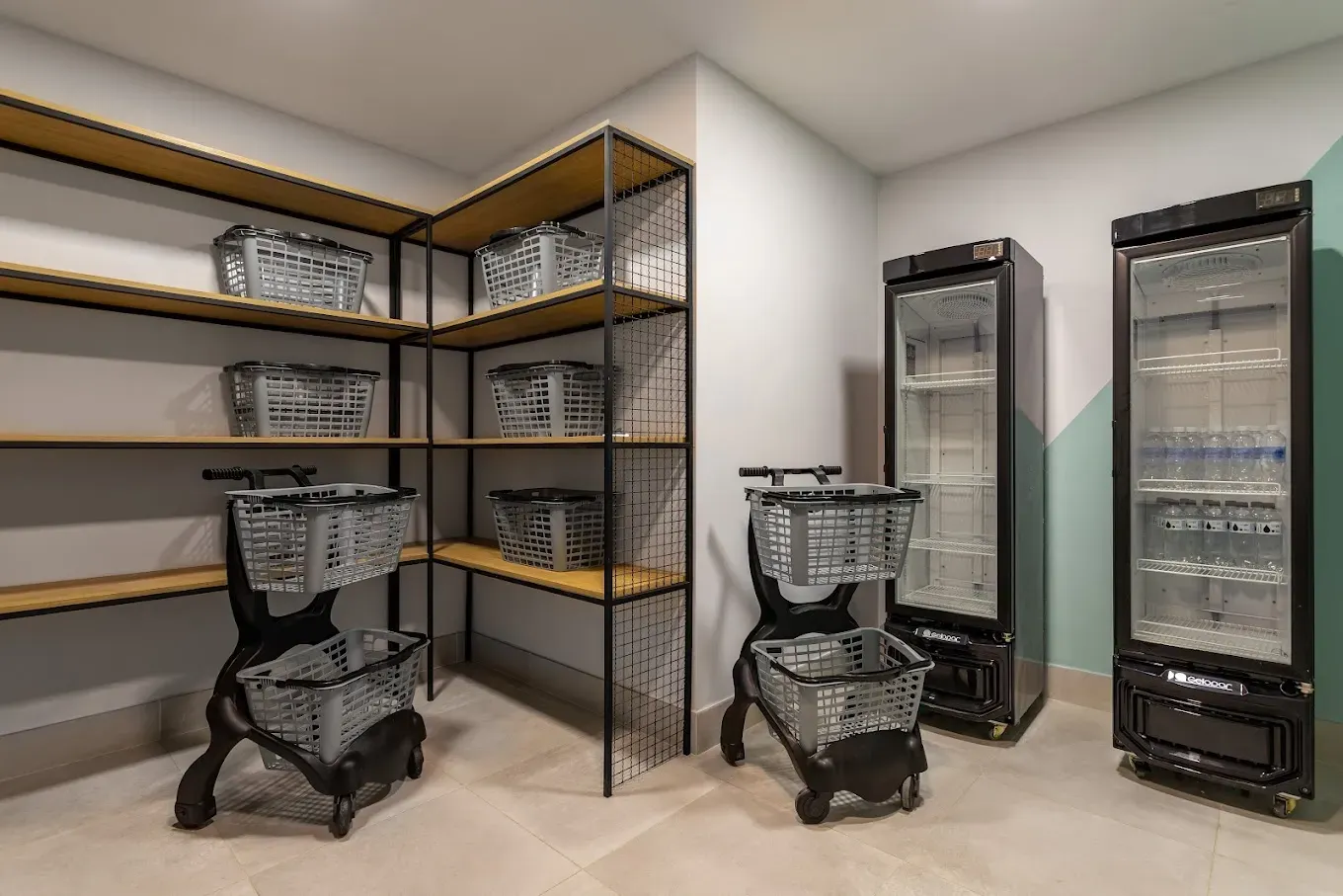 Furnished 2-bedroom apartment with a balcony — photo 37