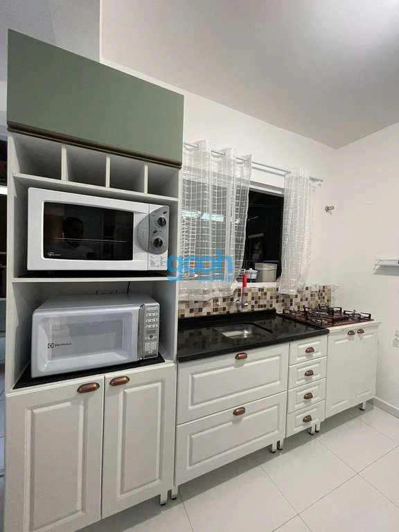Casa com 3 quartos, 124 m² e cozinha com fogão a gás