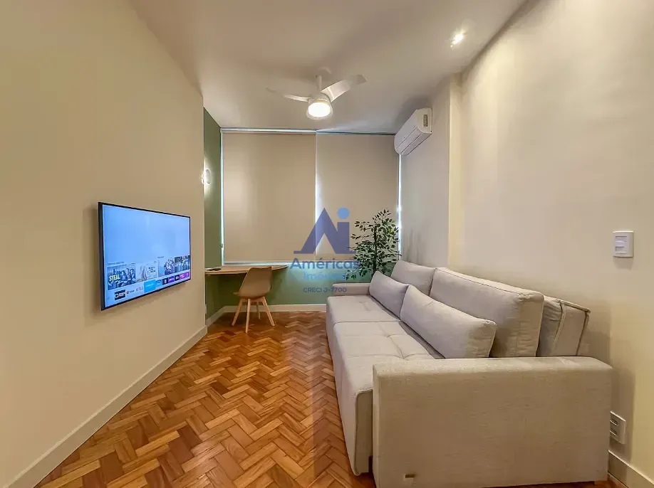 Furnished 1-bedroom apartment with floor-to-ceiling windows — photo 3
