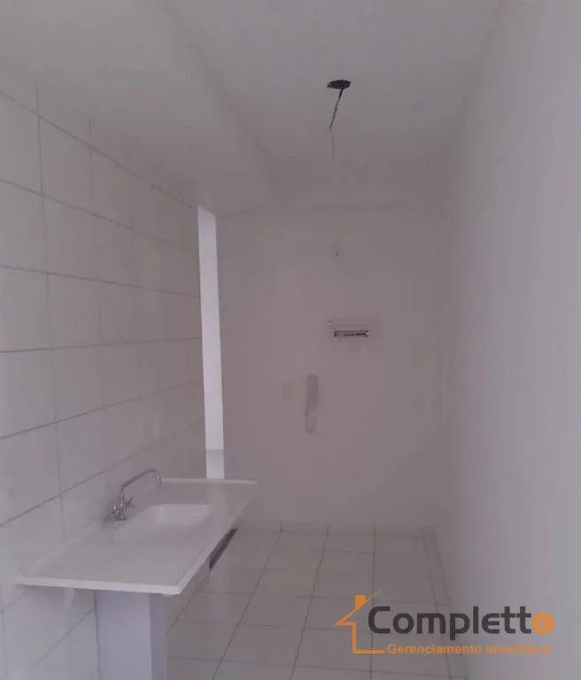 2-bedroom apartment in a building with a gym — photo 32