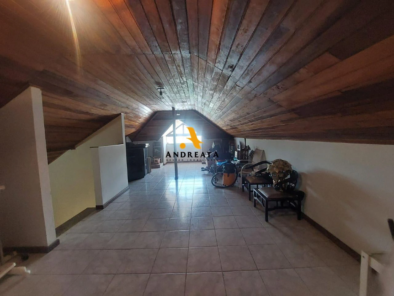 425 m² house with a private pool and a bathtub — photo 14