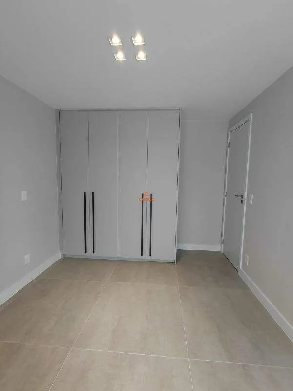Apartment with 3 bedrooms, 2 bathrooms and enclosed balcony — photo 22