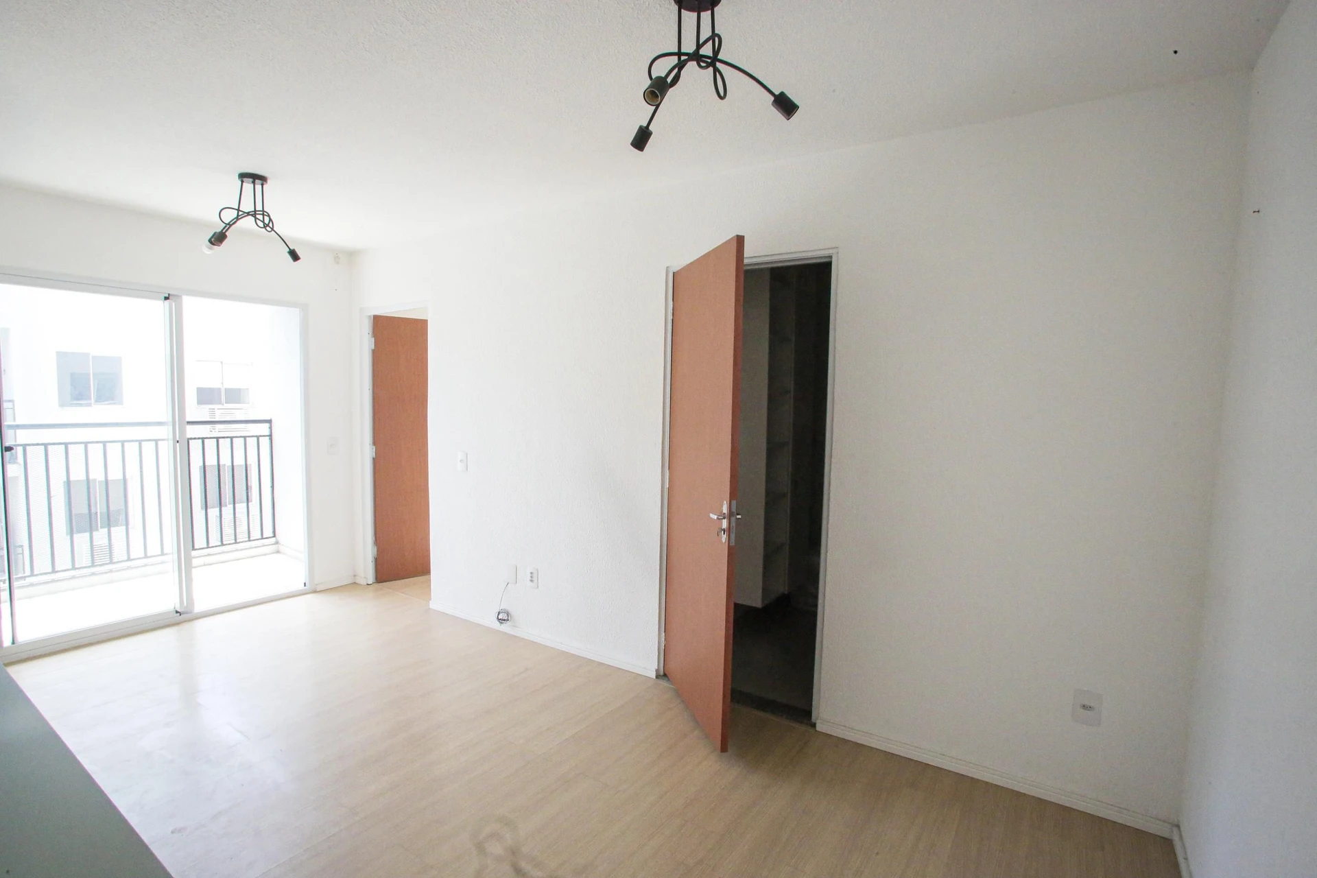 Вид на гори та 1 спальня: квартира 37 м² — photo 4