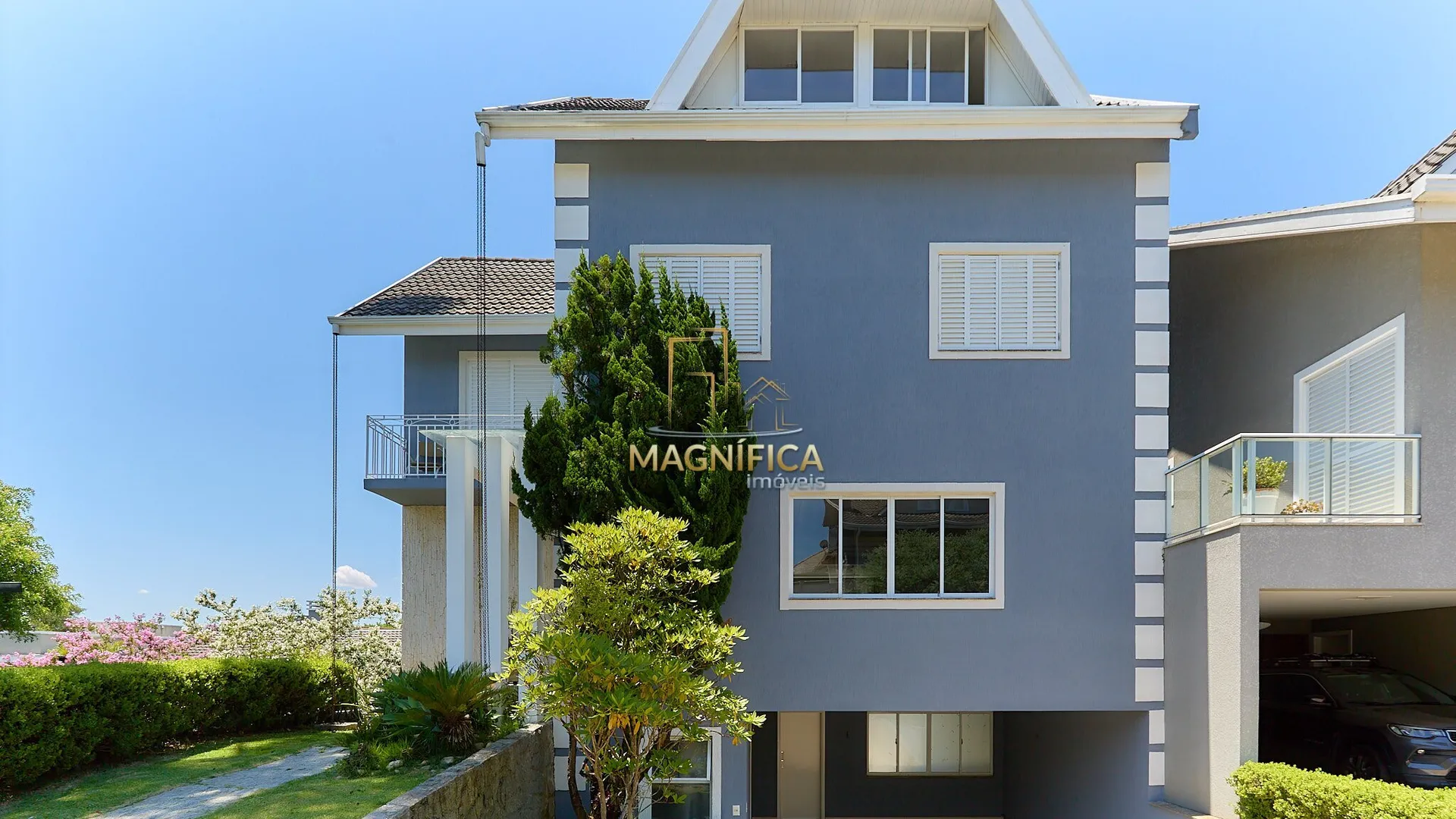House with 4 bedrooms and 3 en-suite suites, 4 parking spaces