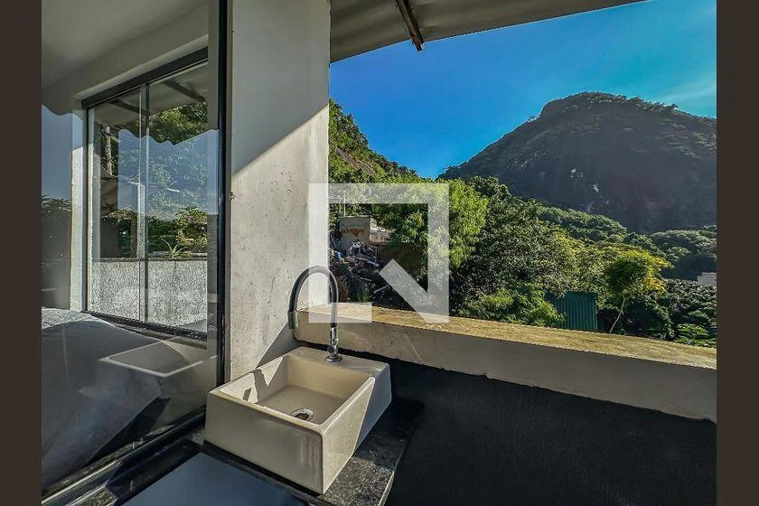 Casa mobiliada, 90 m², com janelas do piso ao teto — photo 32