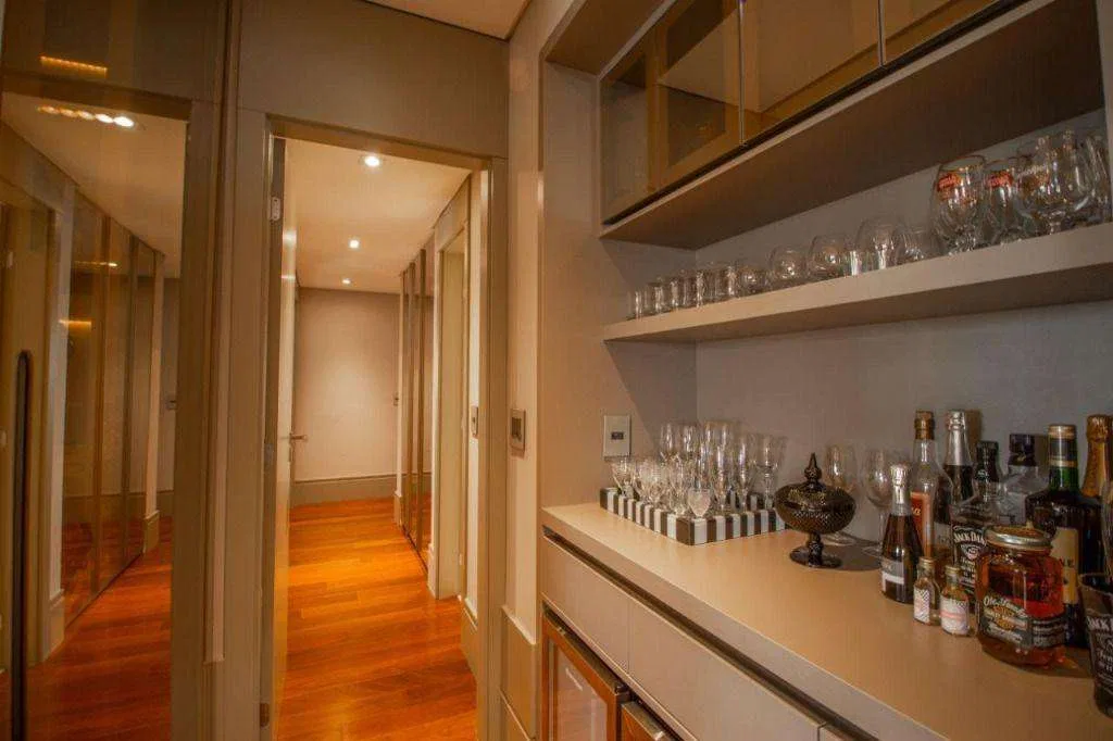Home office in a 4-bedroom apartment, 181 m² — photo 25