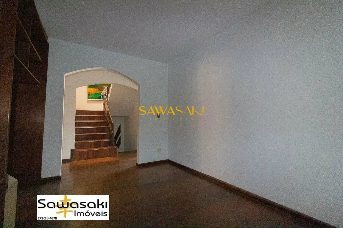 House with 8 bedrooms, 4 en-suites and private garden — photo 11