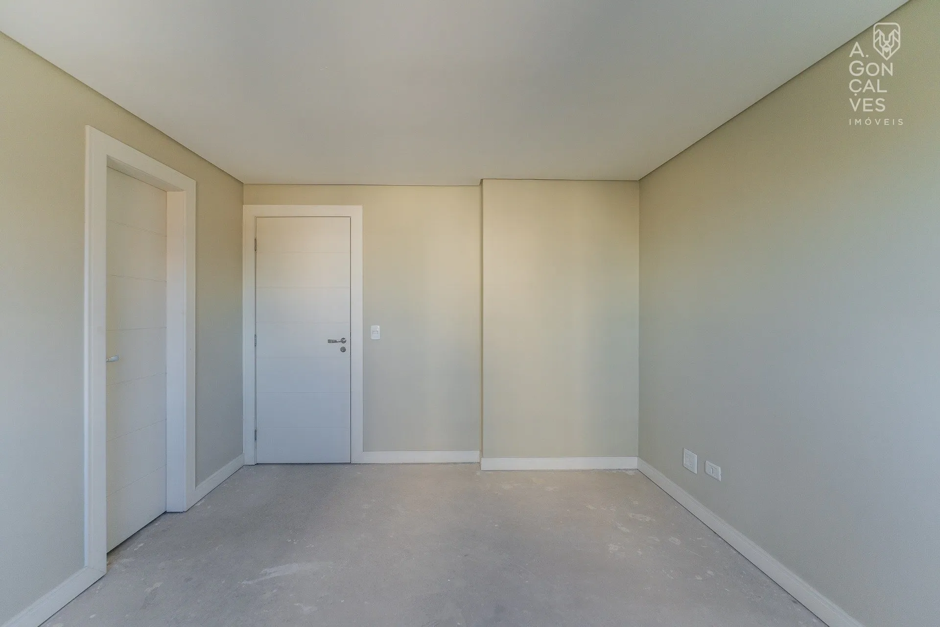 4-bedroom apartment with balcony and 3 parking spaces — photo 30