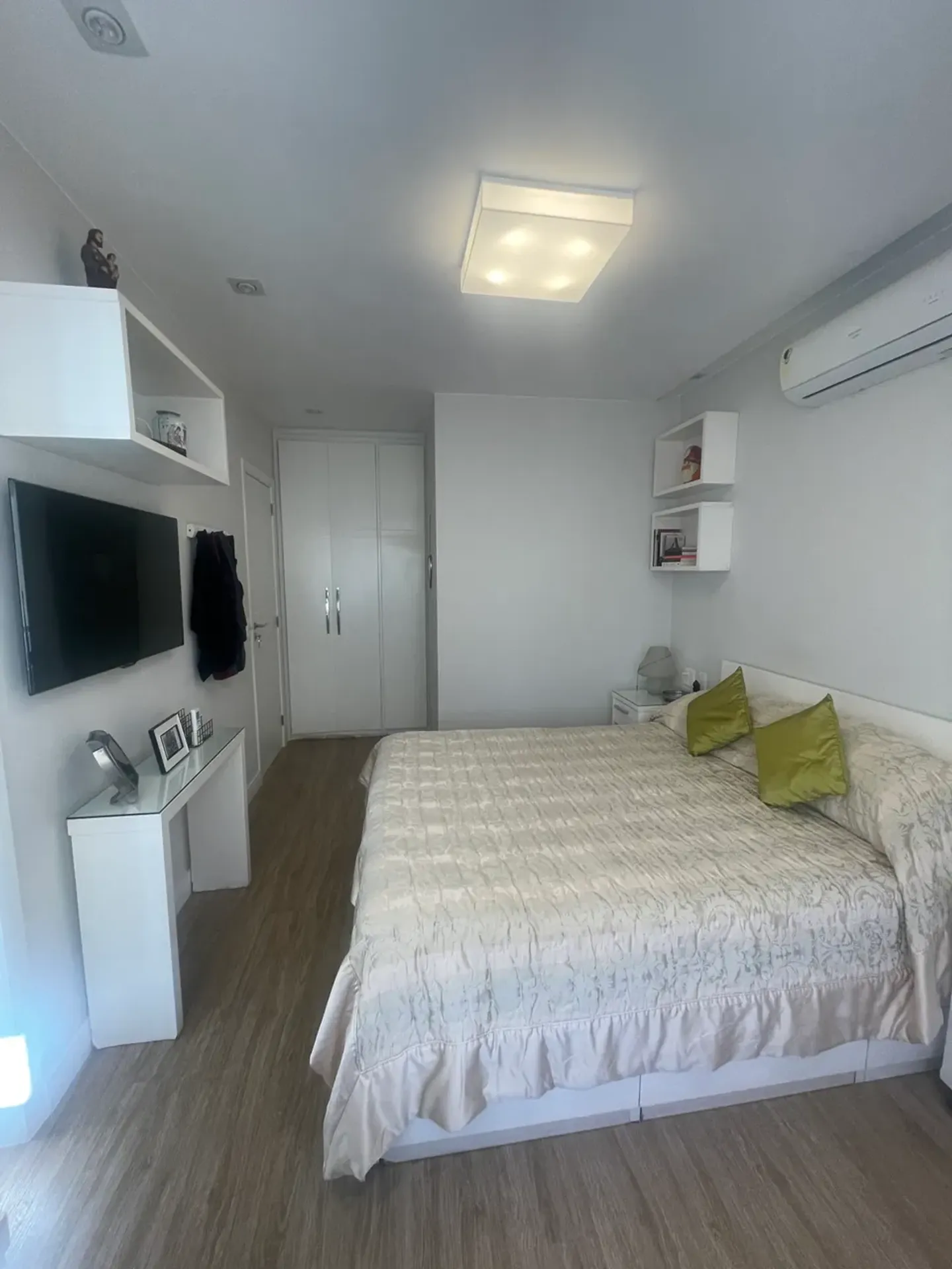 Furnished apartment with 4 bedrooms and 4 bathrooms — photo 14