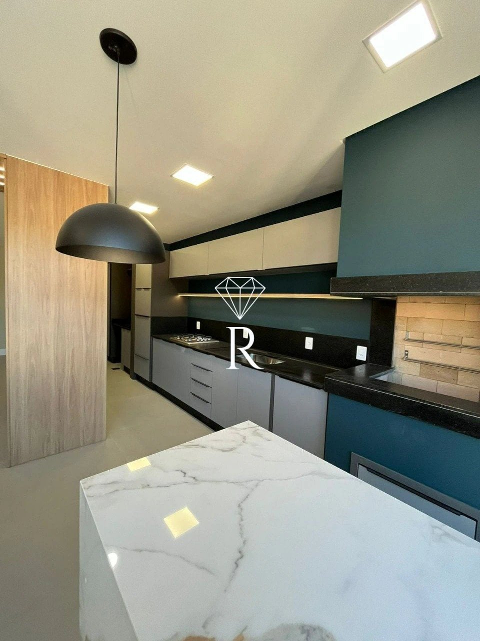 3-bedroom apartment with a grill on the balcony — photo 13