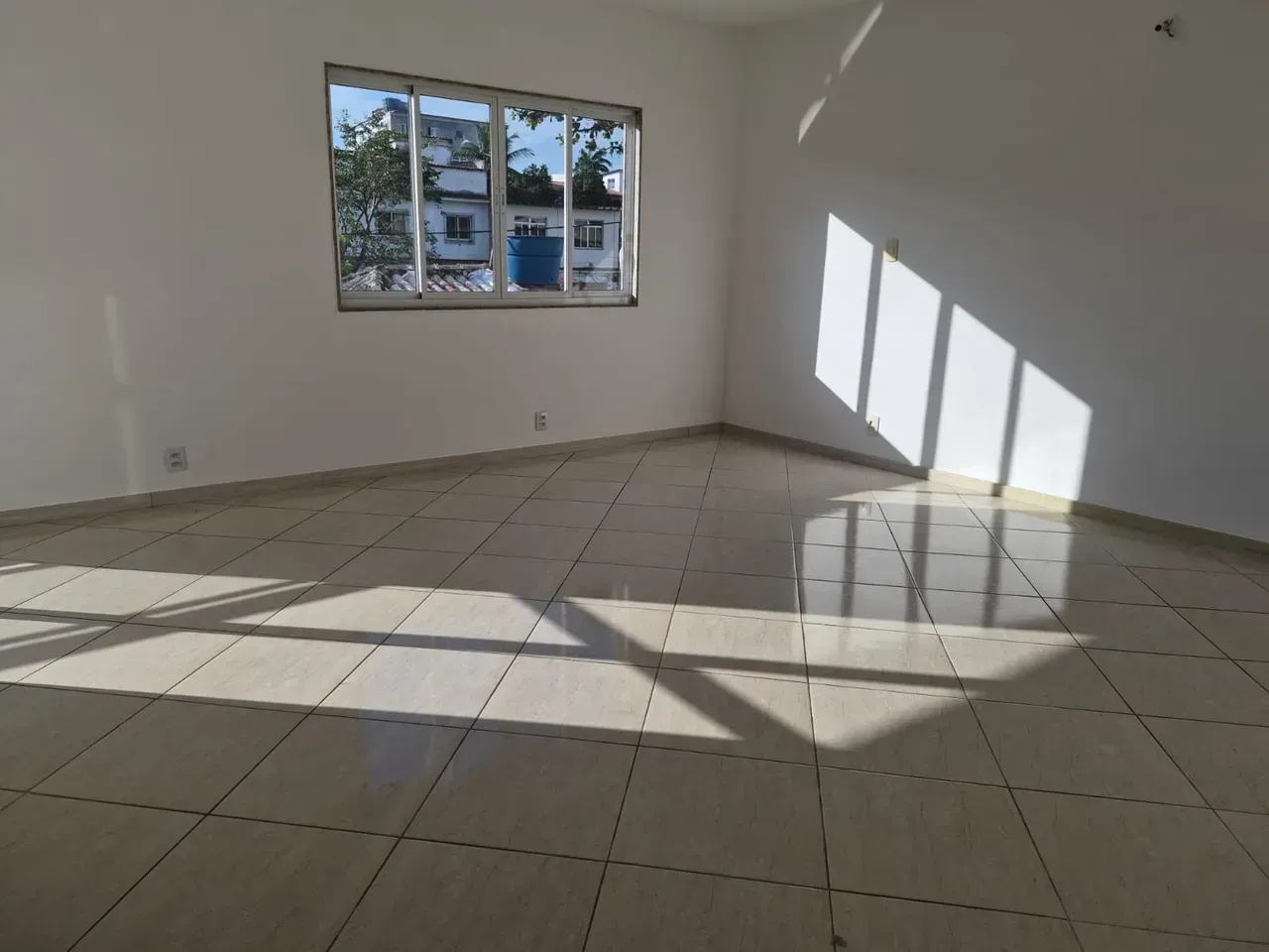 Unfurnished house with 4 bedrooms and 4 bathrooms and pool — photo 12