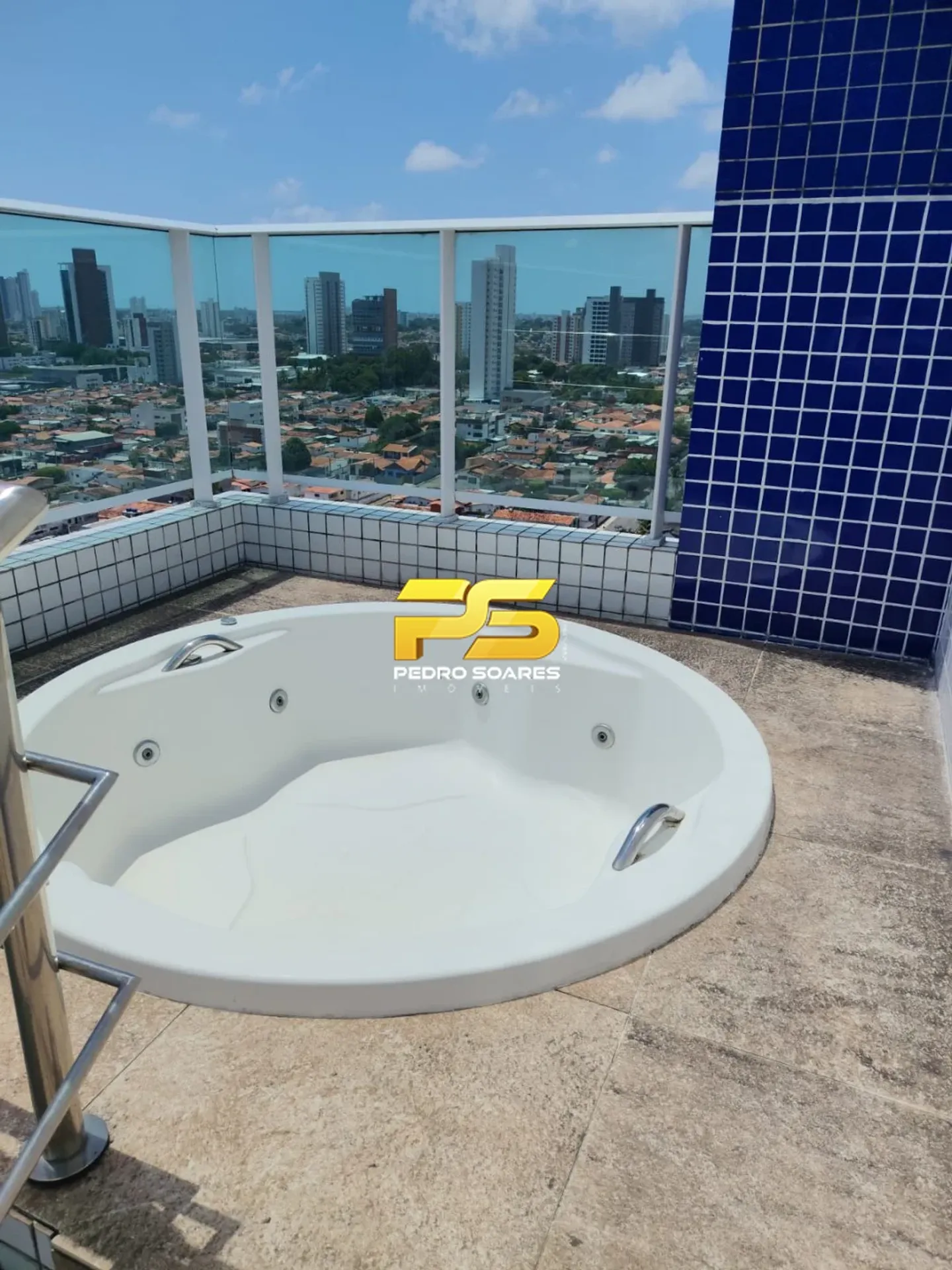 Квартира 186 м² с джакузи и застеклённым балконом — photo 3