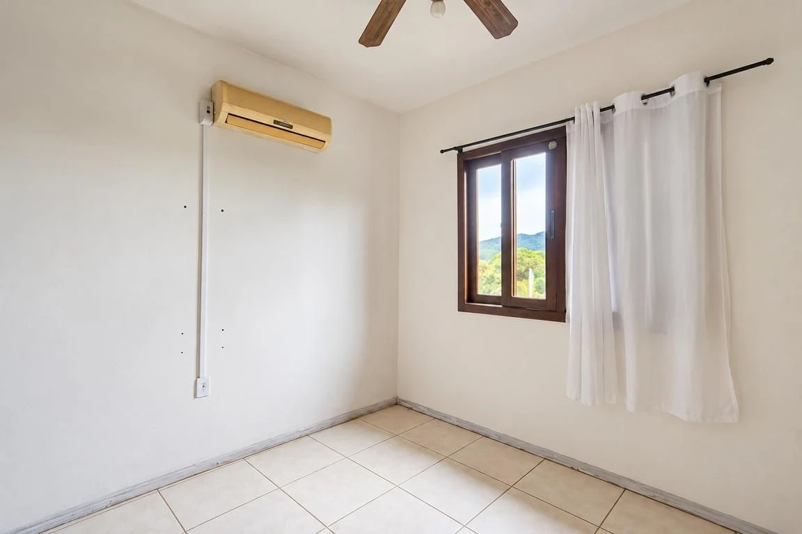 Home office in a 4-bedroom house, 270 m² — photo 31
