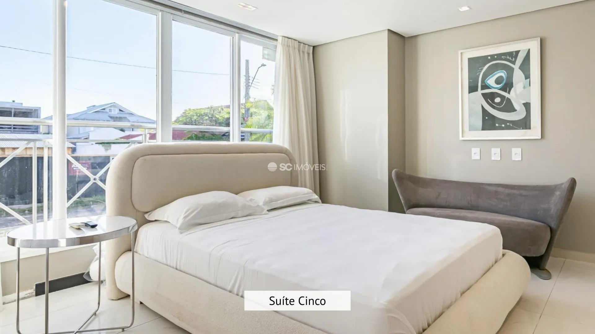 800 m² house with 6 en-suite rooms and 4 parking spaces — photo 18
