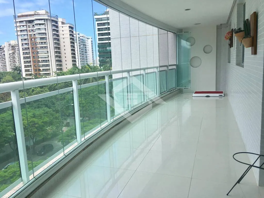 3-bedroom apartment with a bathtub — photo 3