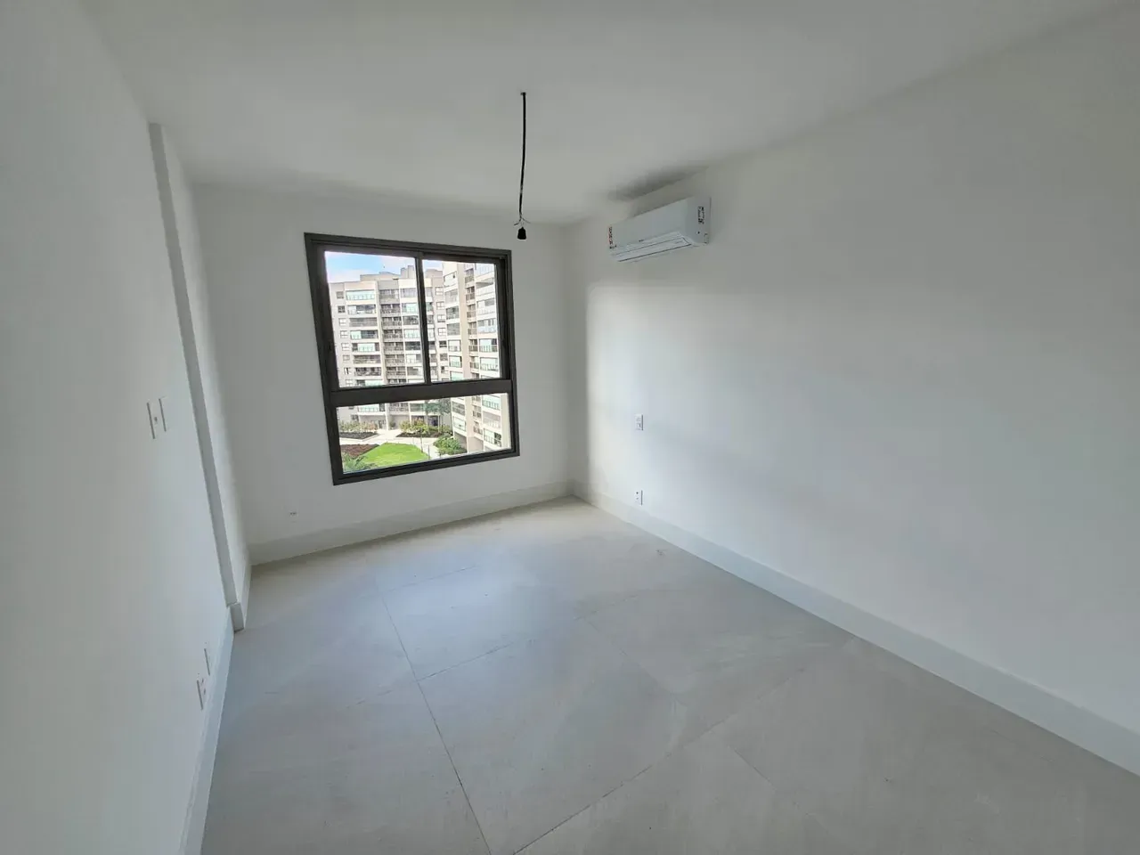 Unfurnished apartment with 3 bedrooms and 5 bathrooms — photo 4