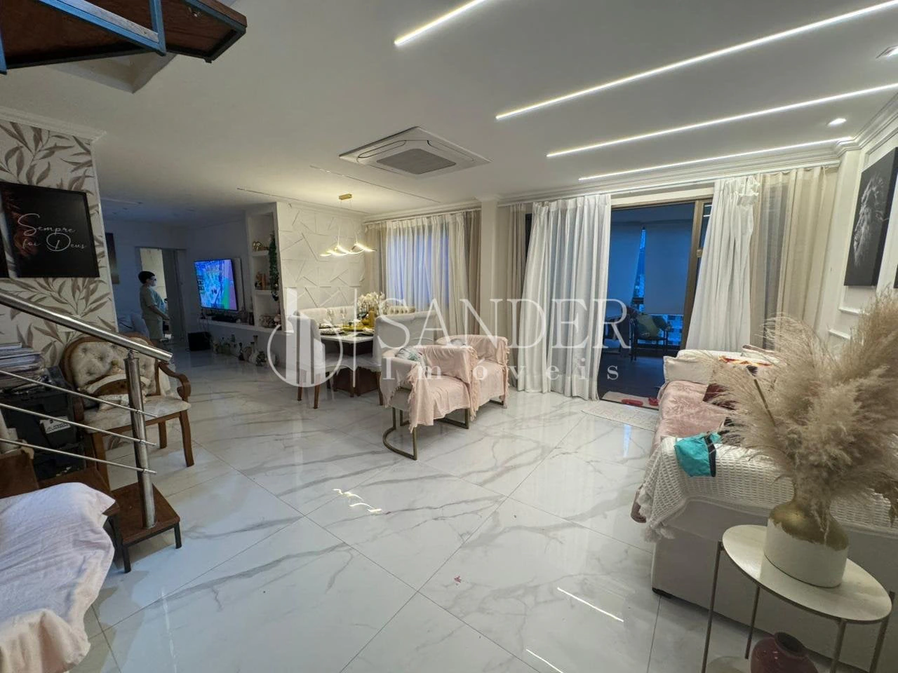 4-bedroom penthouse with an open-plan kitchen — photo 16