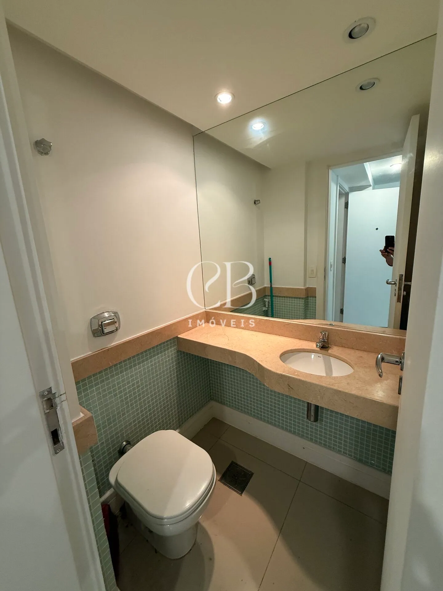 Apartment with 4 bedrooms and a balcony in great condition — photo 9
