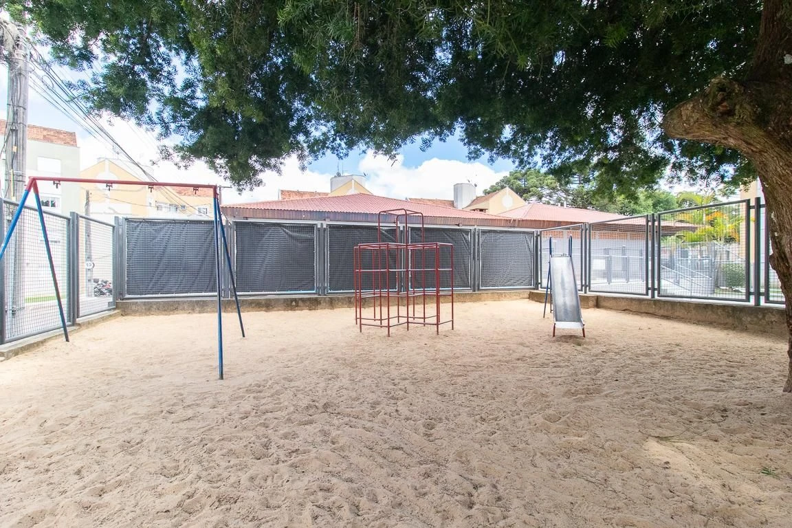 Unfurnished 2-bedroom apartment with a glass shower