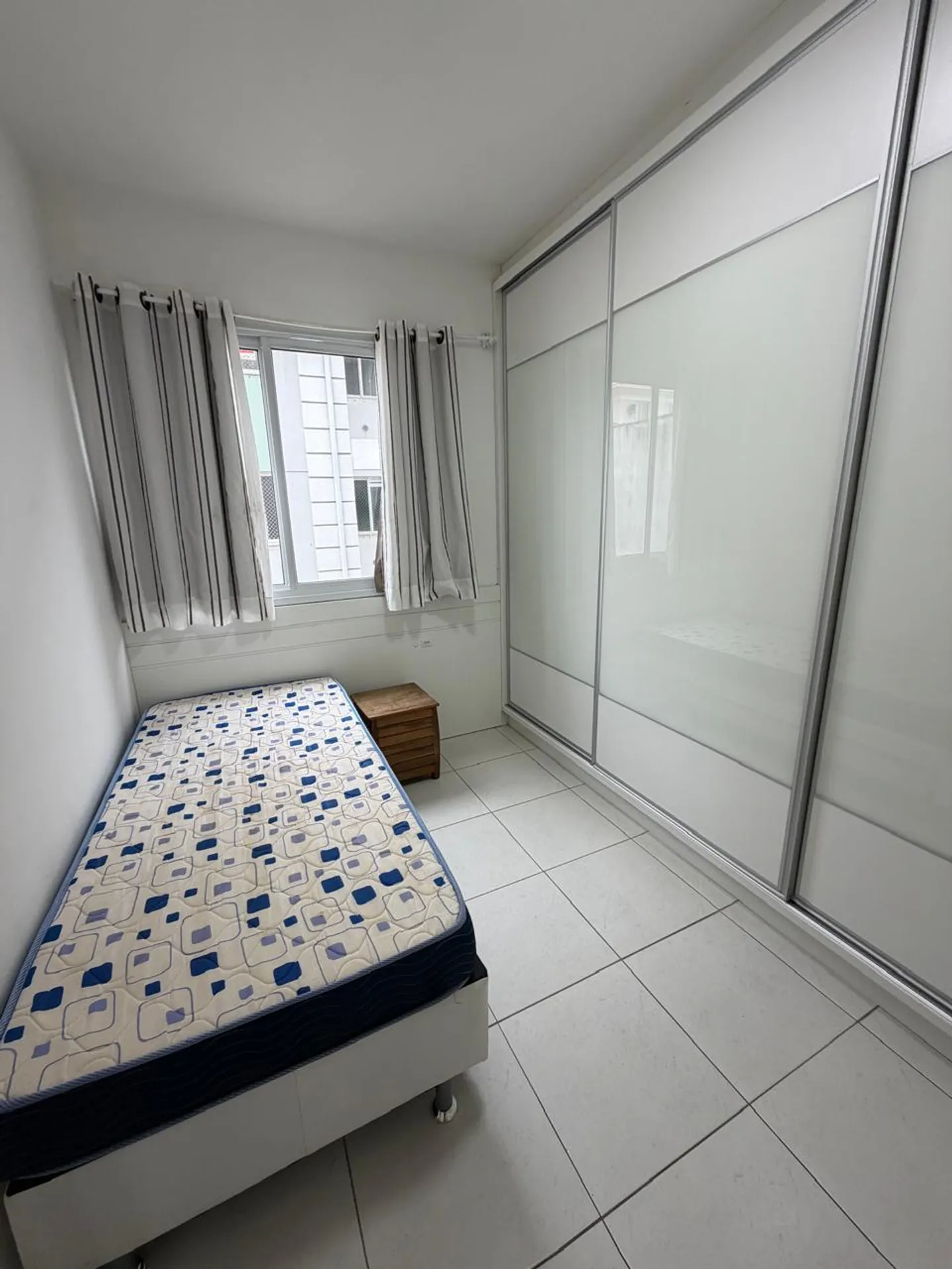 Apartamento amueblado de 2 dormitorios con parrilla en el balcón — photo 3