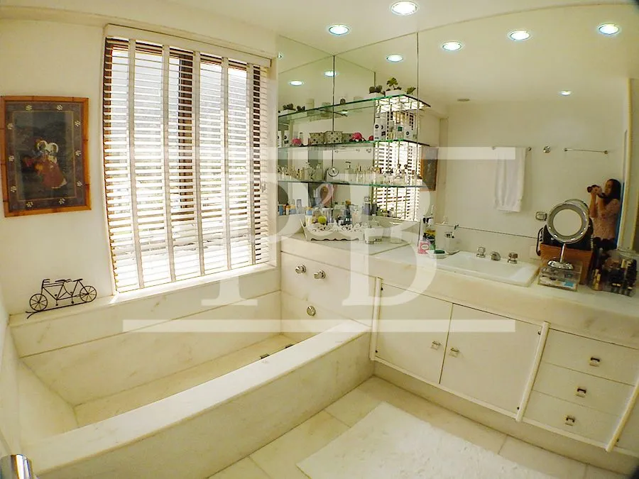 3-bedroom apartment with open-plan kitchen, 270 m² — photo 20