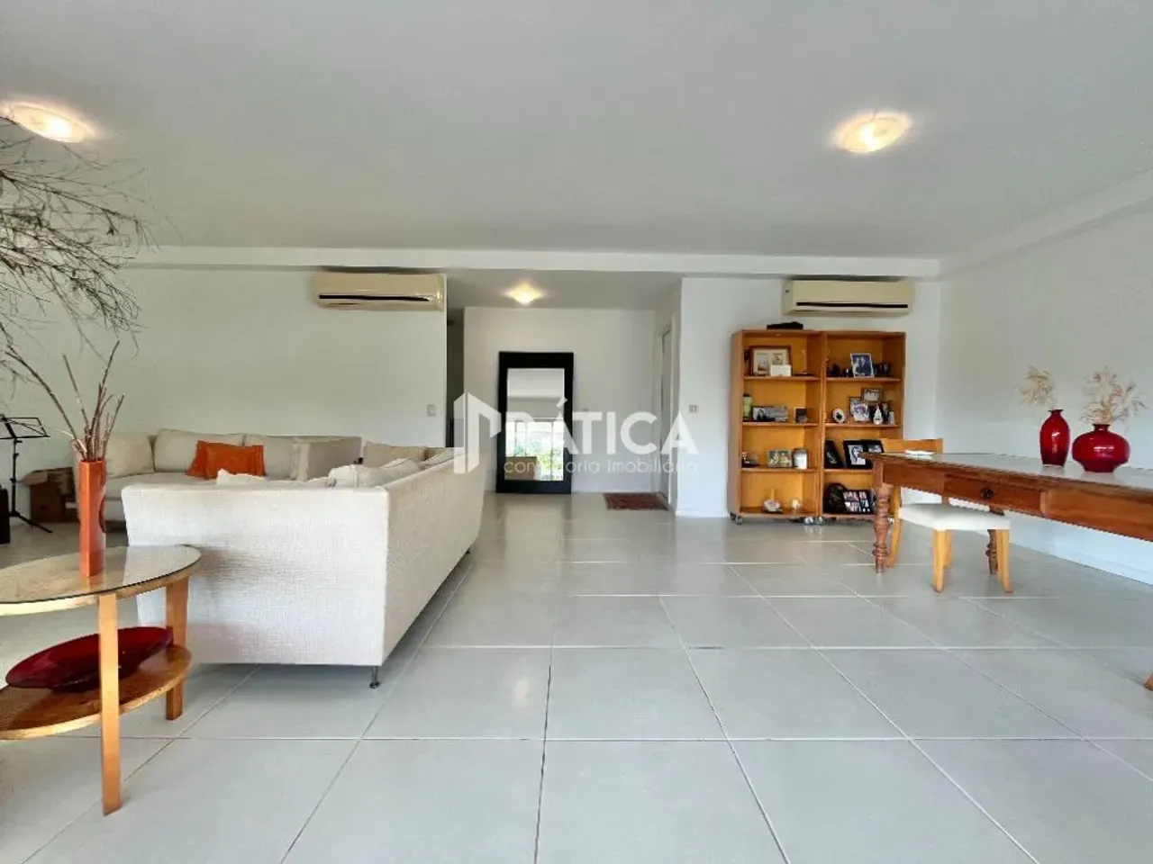 Unfurnished 4-bedroom apartment with balcony grill — photo 17