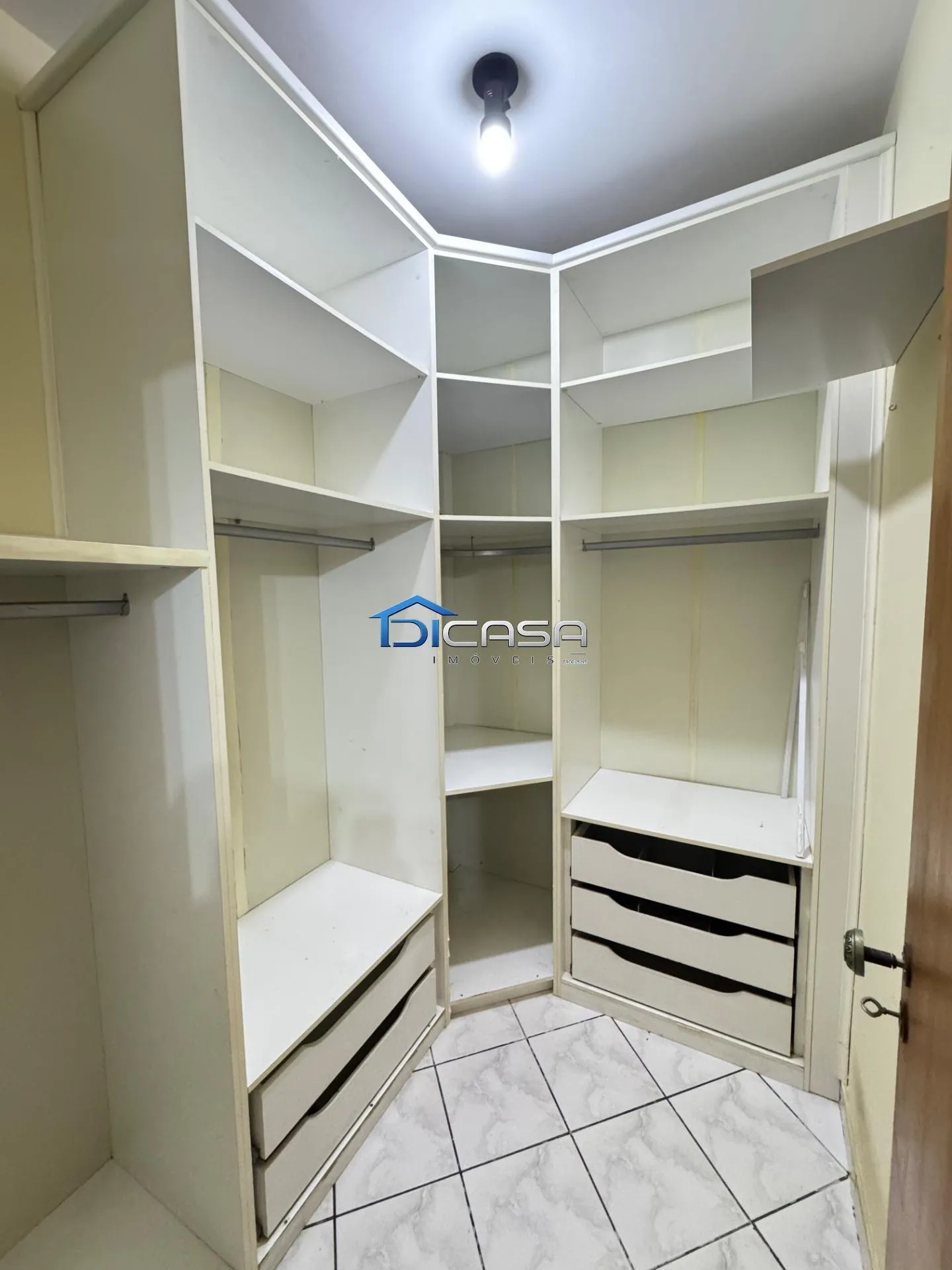 2-bedroom apartment with a walk-in closet — photo 39