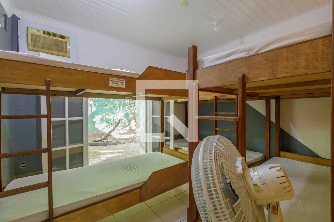 House with 6 bedrooms, private garden and condo pool — photo 29