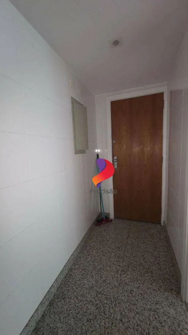 Apartment with enclosed balcony and 4 bedrooms — photo 35