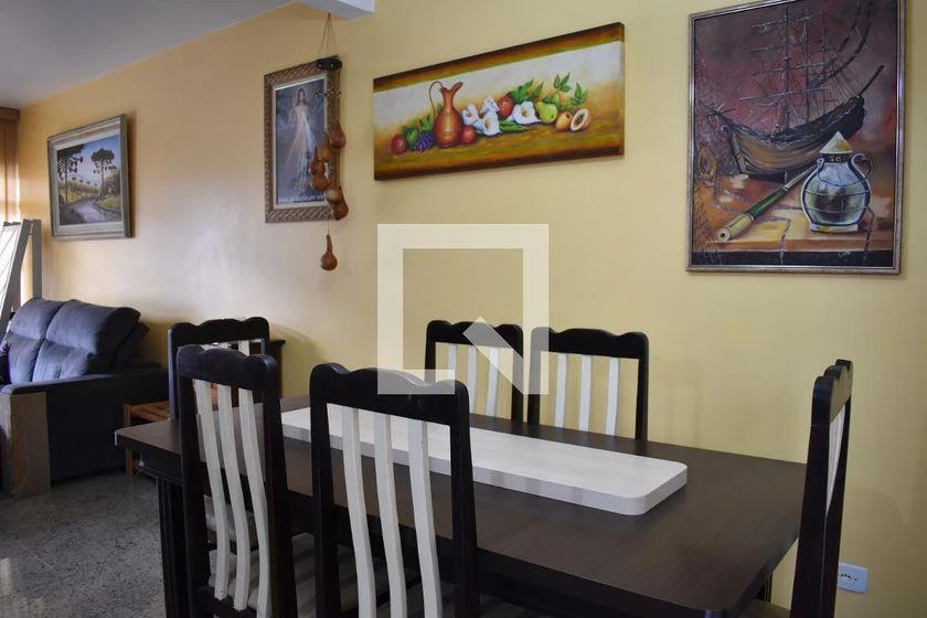 3-bedroom house with a walk-in closet in Curitiba — photo 23