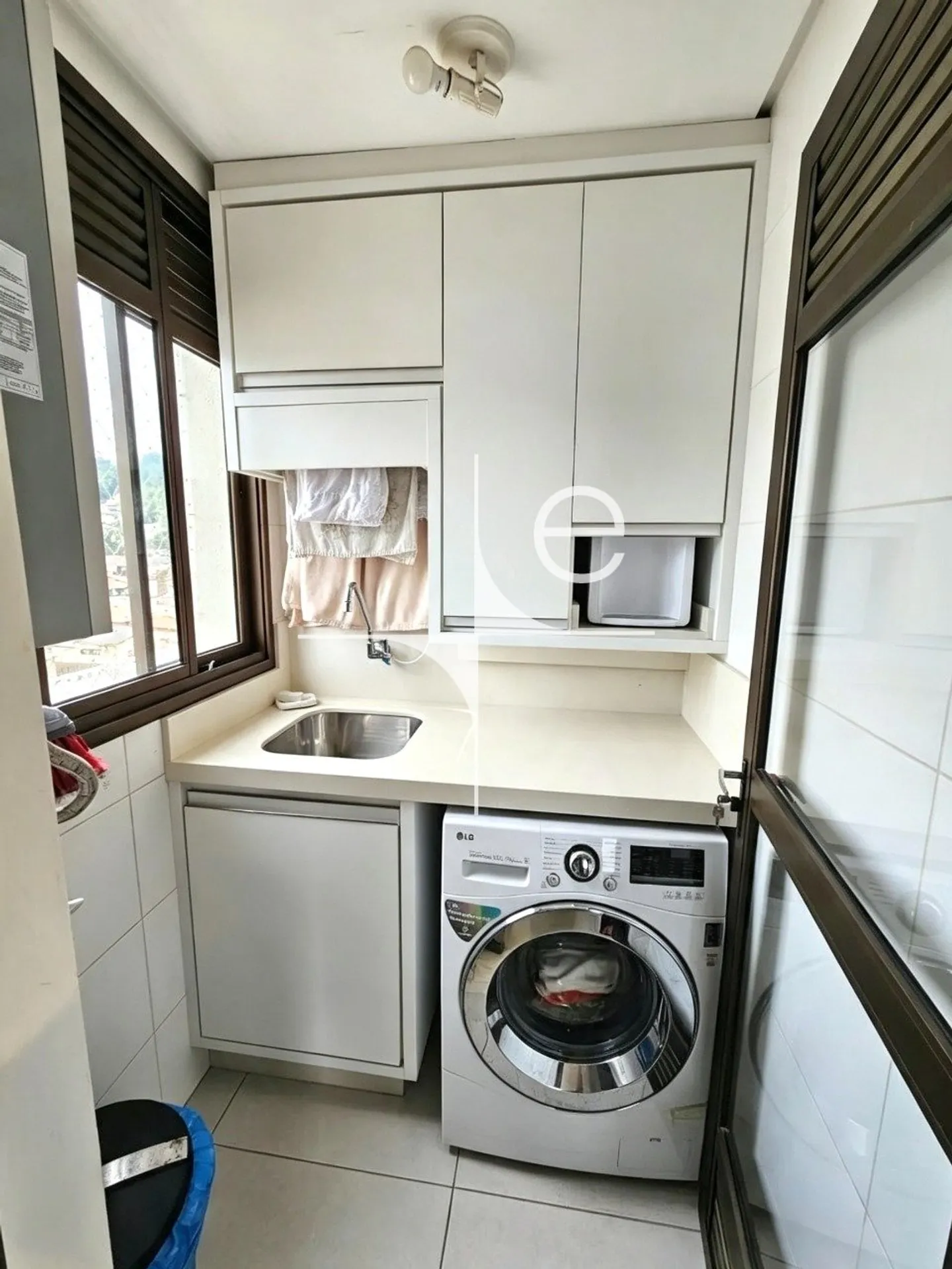 Apartment on the 4th floor with a glass-enclosed balcony — photo 10