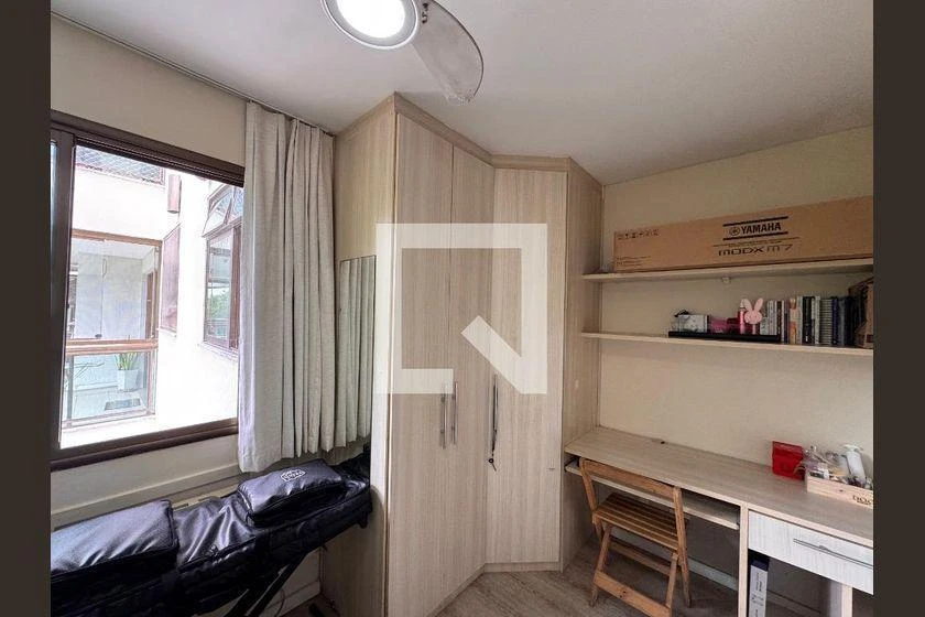 3-bedroom apartment with a glass-enclosed balcony — photo 25