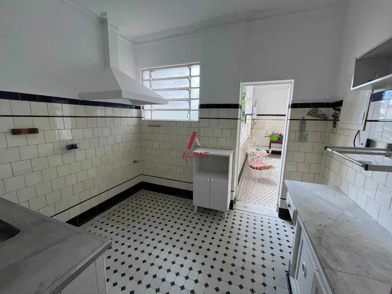 3-bedroom apartment with glassed-in balcony windows — photo 29