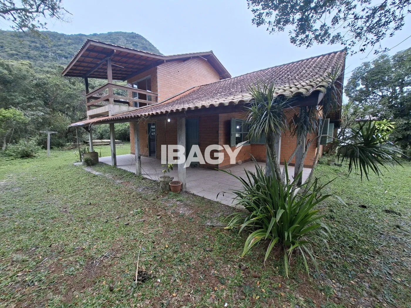 4-bedroom house with a mountain view — photo 12