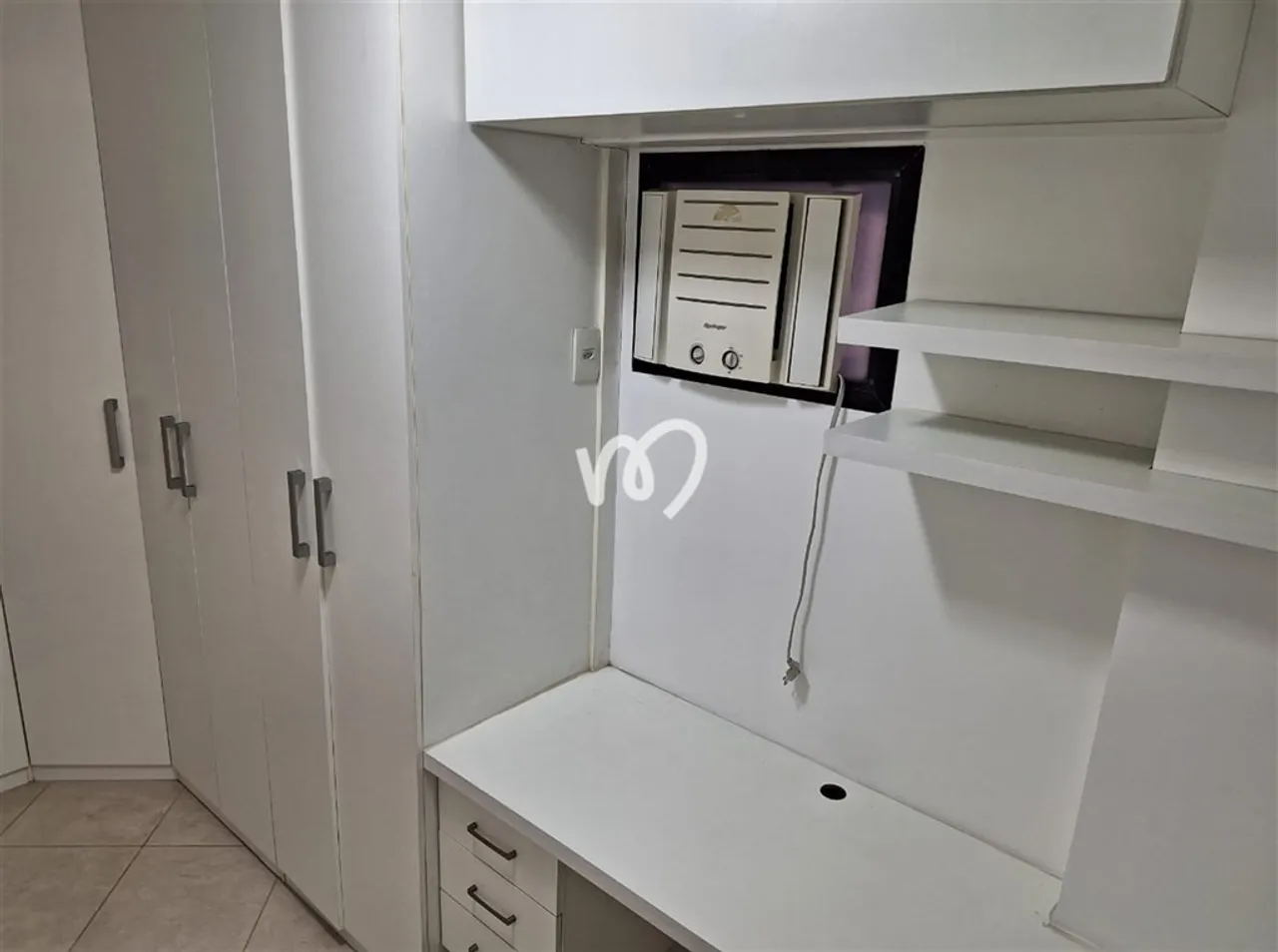 Reformed rooftop home with built-in wardrobes and 3 bedrooms — photo 16