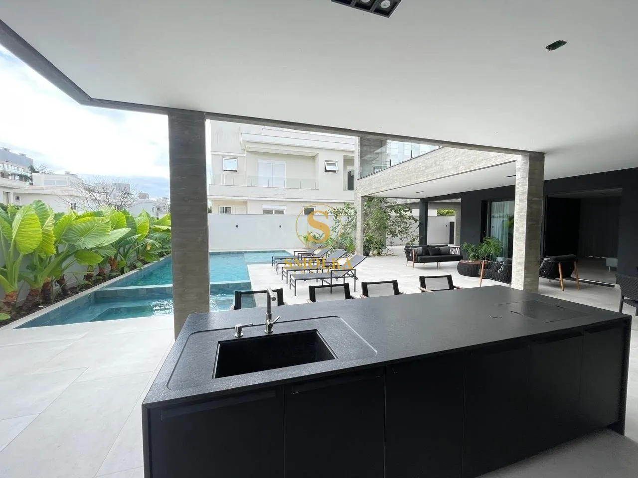Casa amueblada de 645 m² con 5 suites y 7 baños