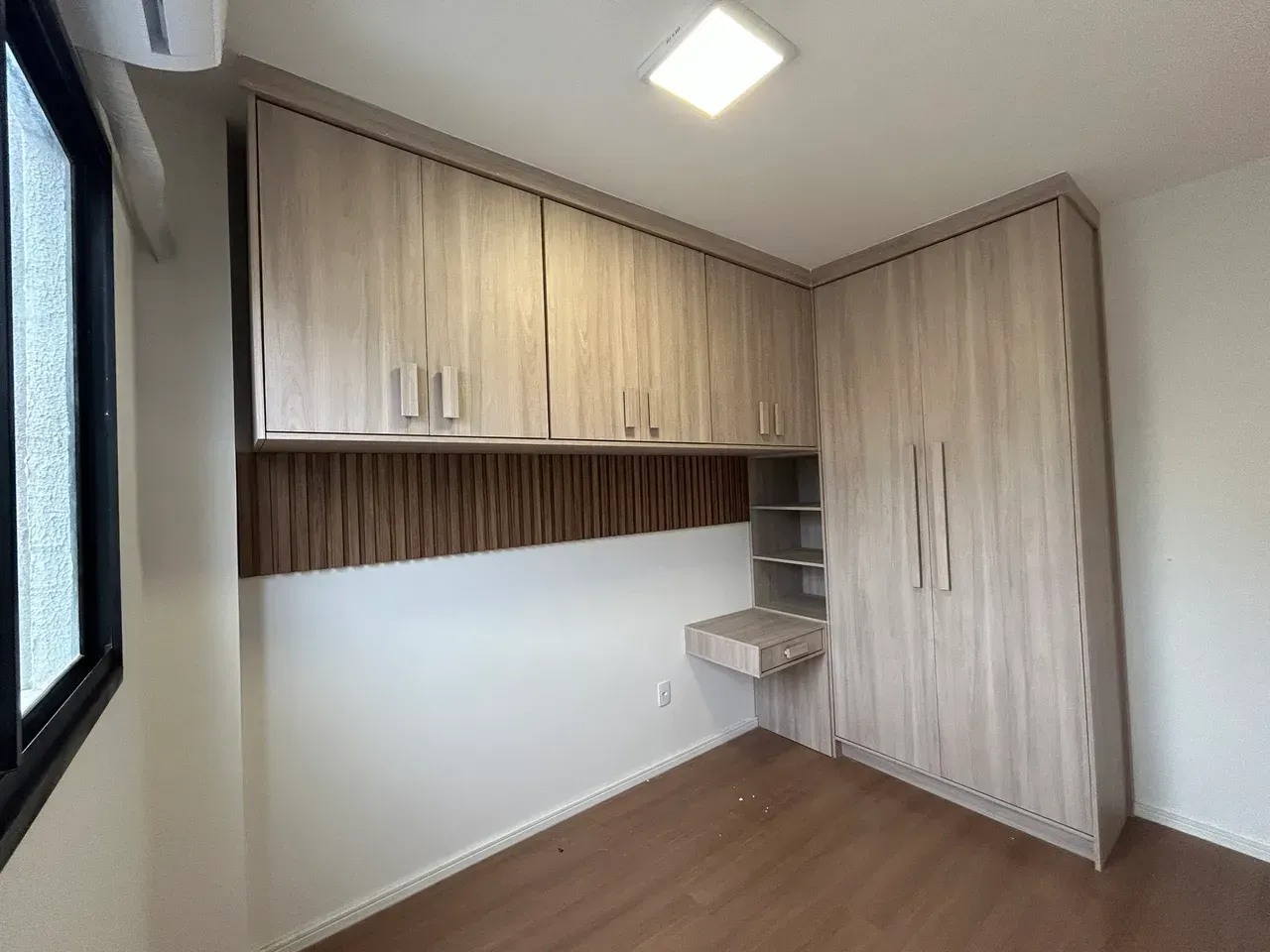 2-bedroom apartment with 1 parking spot and open kitchen — photo 8
