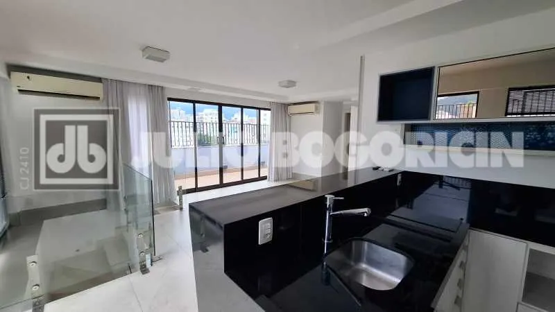 4-bedroom apartment with floor-to-ceiling windows — photo 22