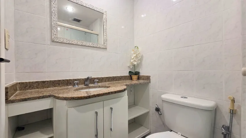 3-bedroom apartment with a mountain view in Rio de Janeiro — photo 18