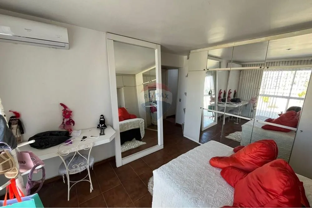 Furnished 4-bedroom apartment with 2 baths and 183 m² — photo 21