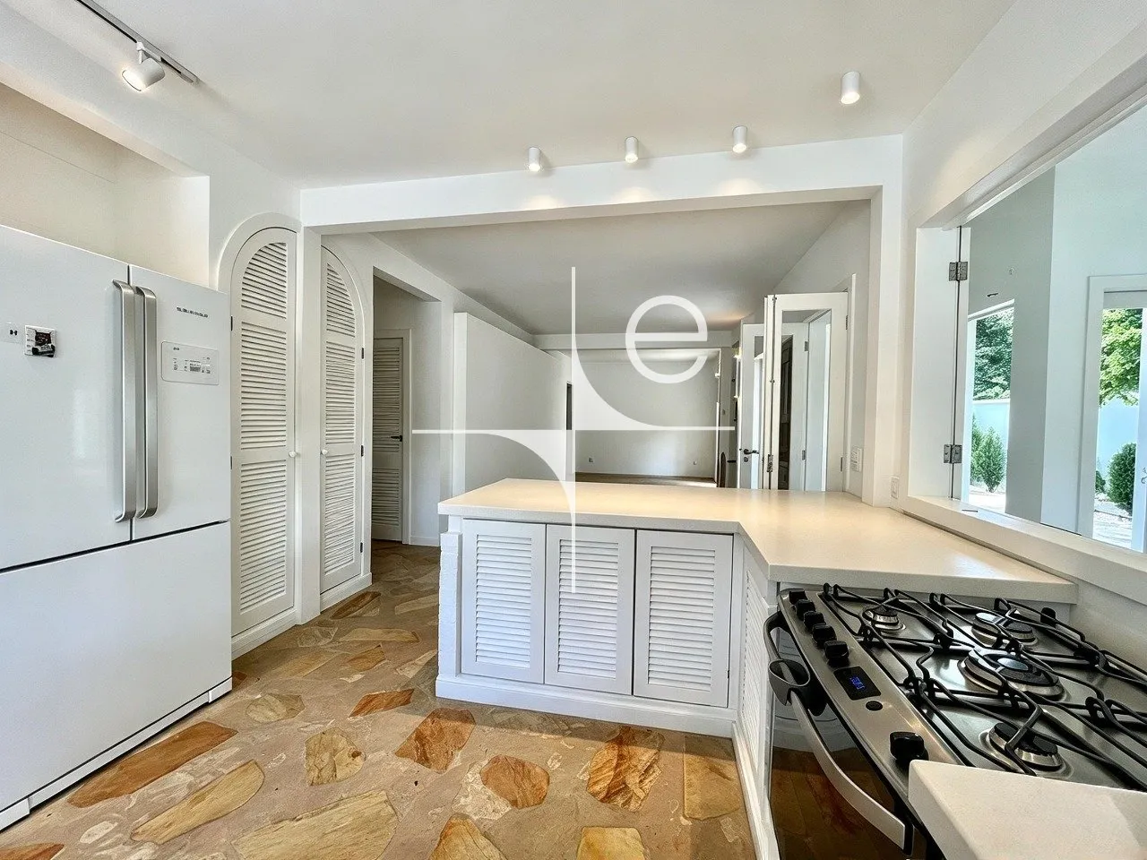 Water view in a 3-bedroom house, 220 m² — photo 18