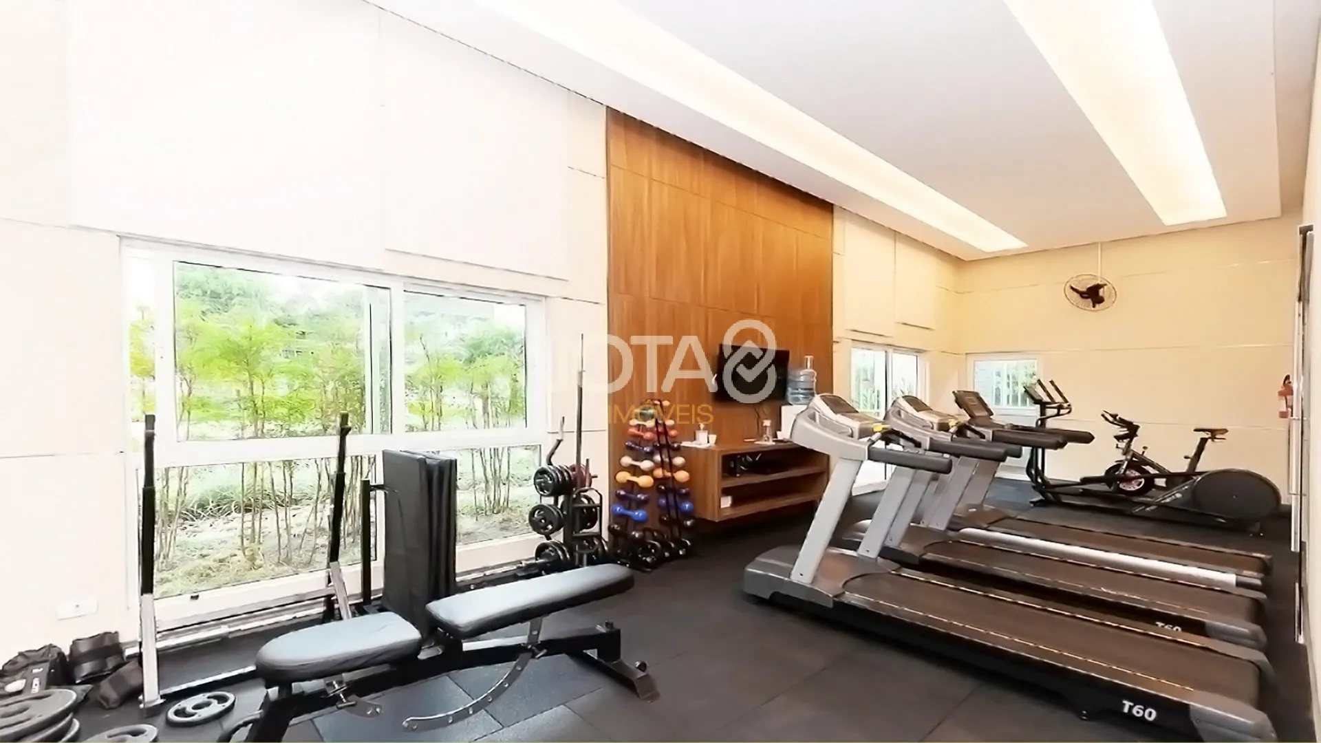 298 m² apartment with 3 en-suite bedrooms and balcony — photo 25