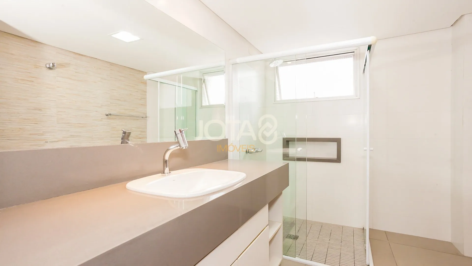 219 m² furnished apartment with 4 bedrooms and private garden — photo 12