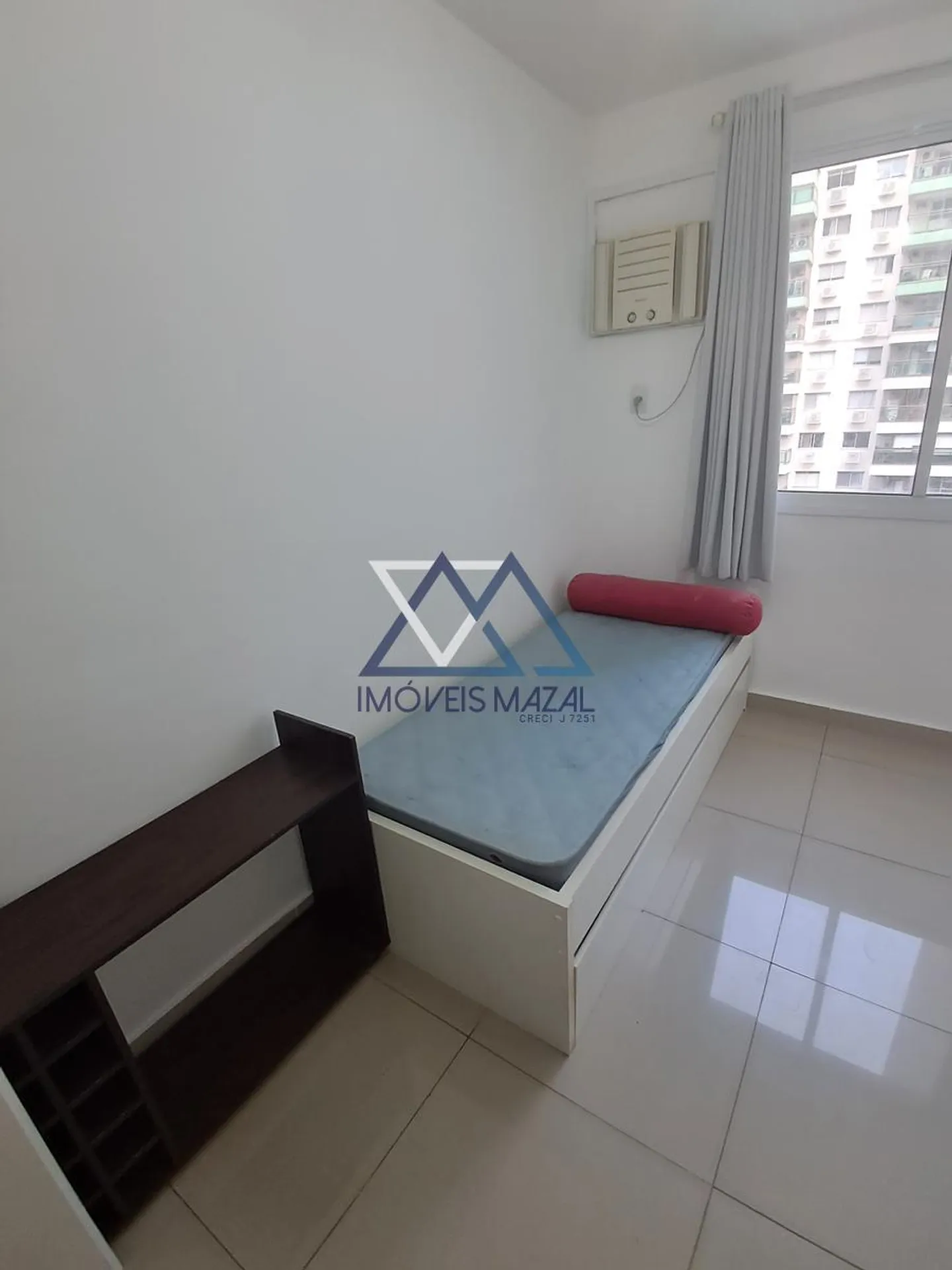 Квартира 70 м² с застеклённым балконом и камином — photo 33