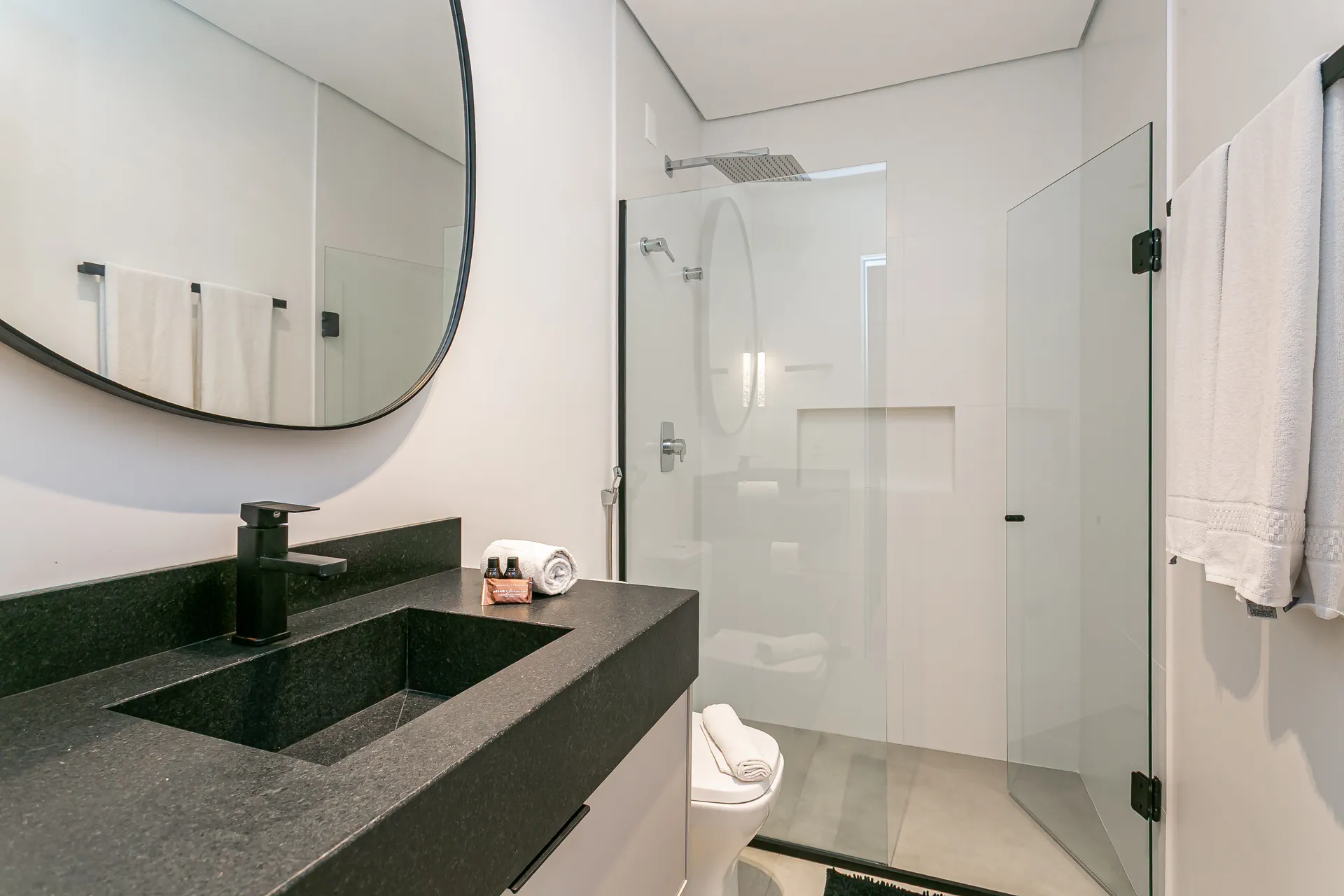 Furnished studio with open-plan kitchen and 39 m² — photo 10