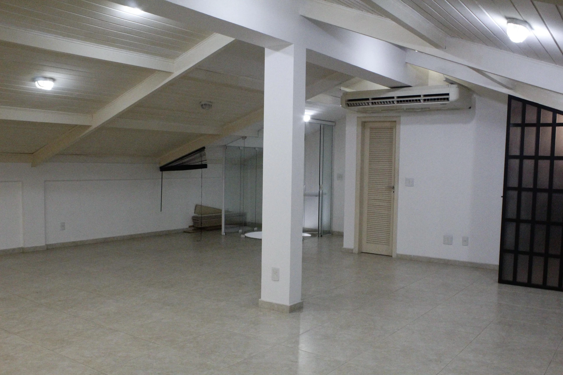 House with 5 bedrooms and 5 parking spaces — photo 53