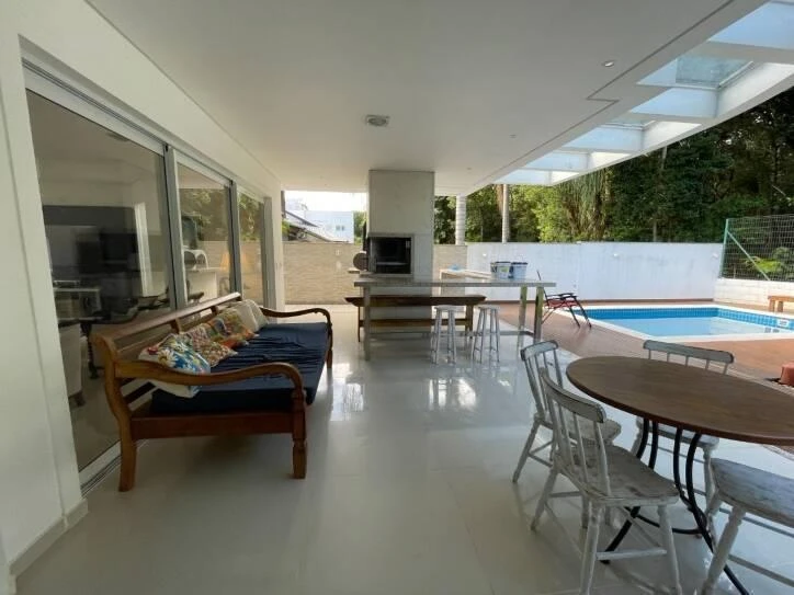 Ventanales de piso a techo y 4 dormitorios: casa de 400 m² — photo 13