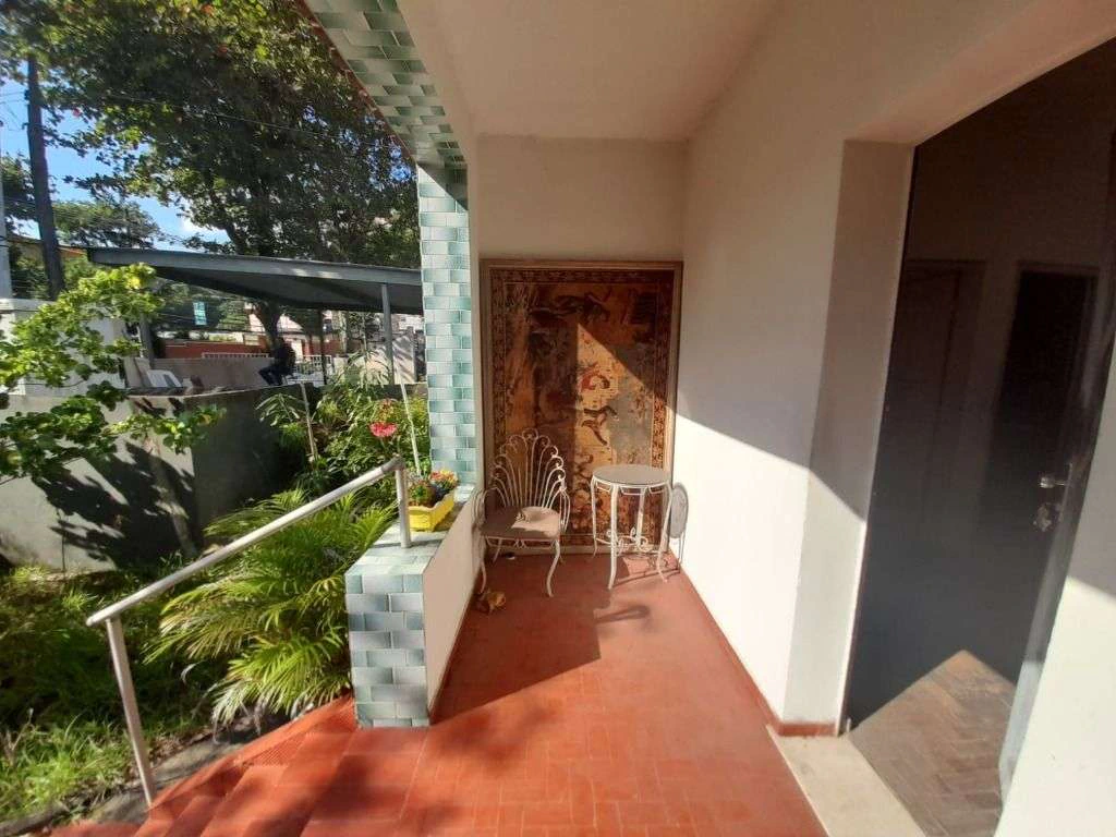 Casa mobiliada com 4 quartos e cozinha com fogão a gás — photo 2