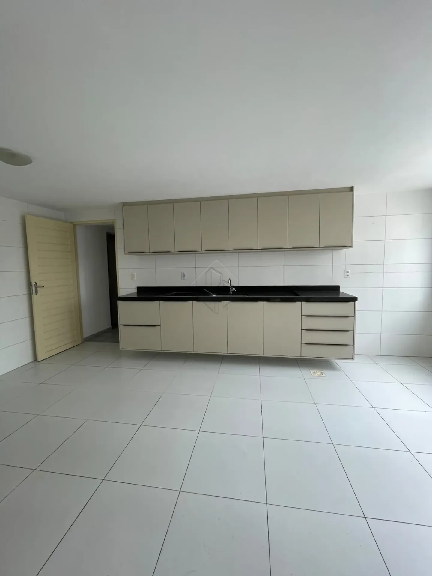 3-bedroom apartment with 2 bathrooms and 1 parking spot — photo 2