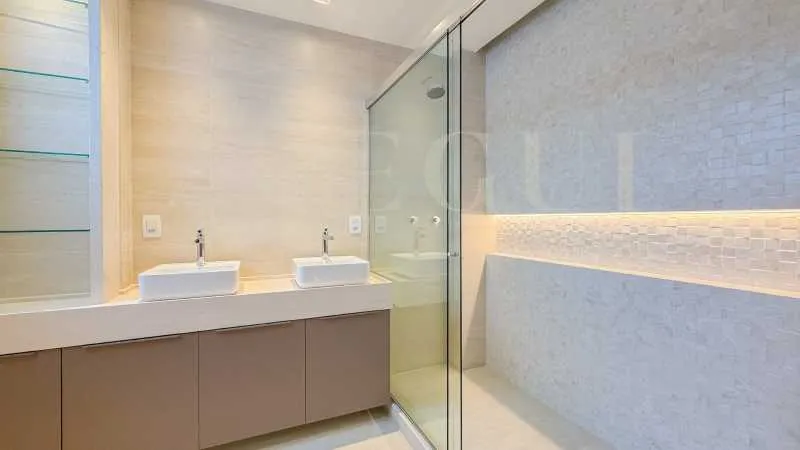 Floor-to-ceiling windows in a 3-bedroom apartment, 170 m² — photo 21